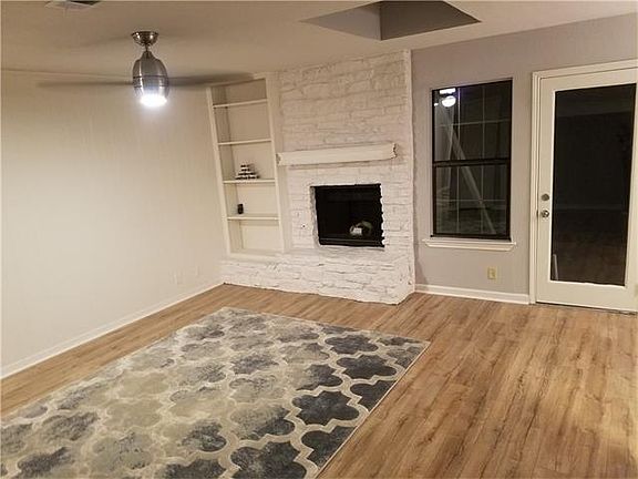 2nd image of 1207 Yorkshire Ln