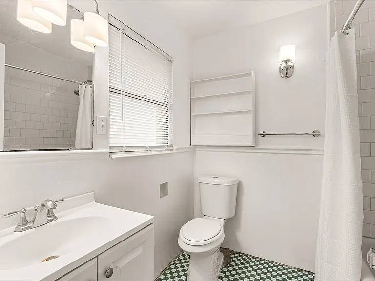 2202 W Main St — Photo 22