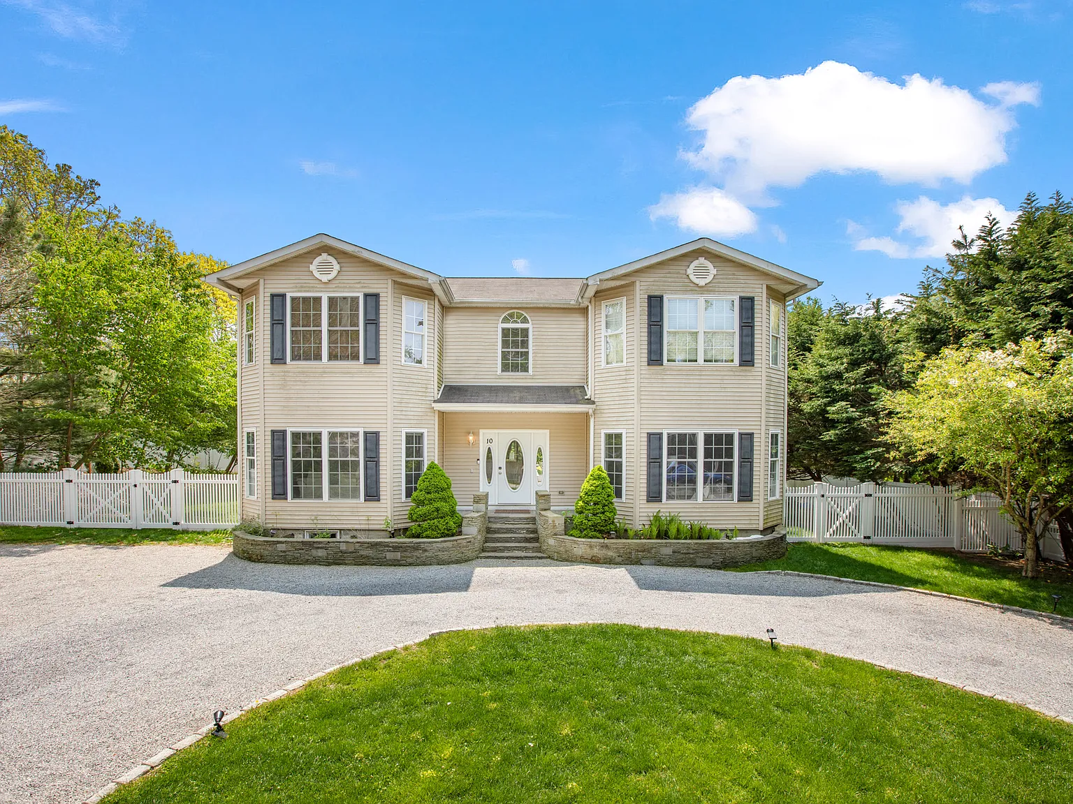 Newly Renovated East Hampton Fringe Summer Rental! — Photo 1