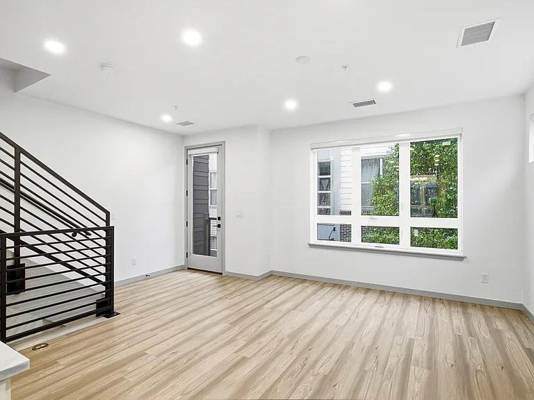 University Hills Townhomes — Photo 6