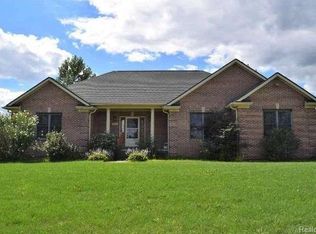 2059 Fox Rd, Wales, MI 48027