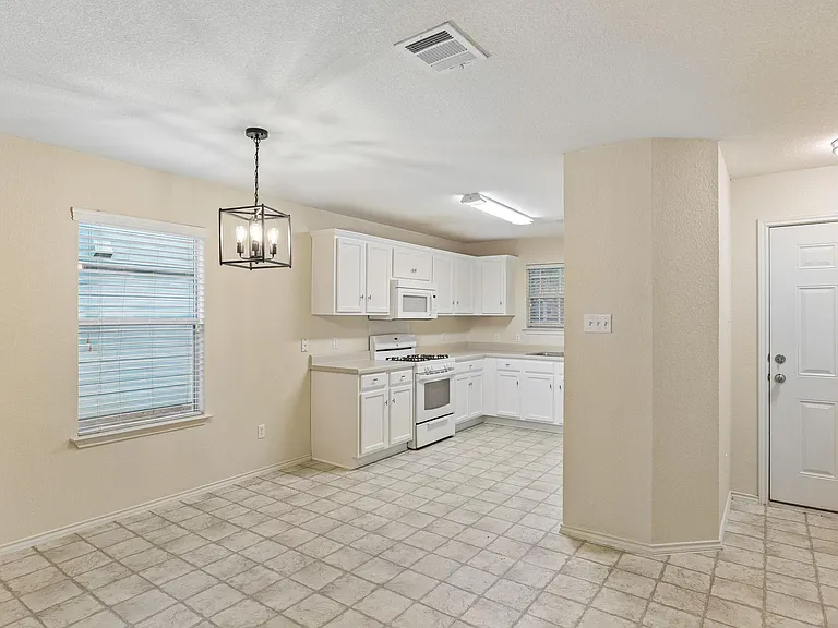 1808 Lost Maples Loop — Photo 10