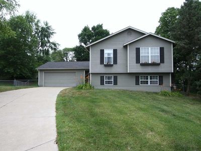 8 W Park Dr, O Fallon, MO, 63366