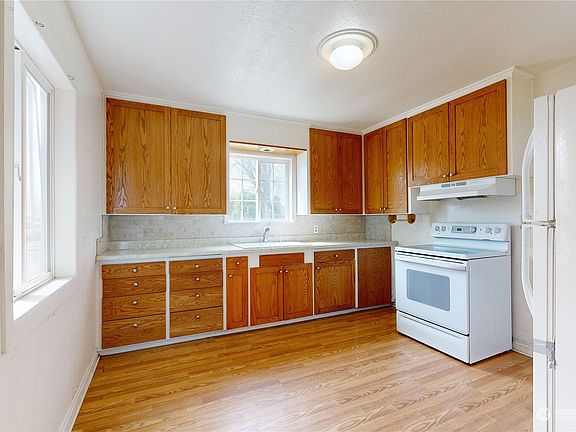 4th image of 1221 Tillamook Street