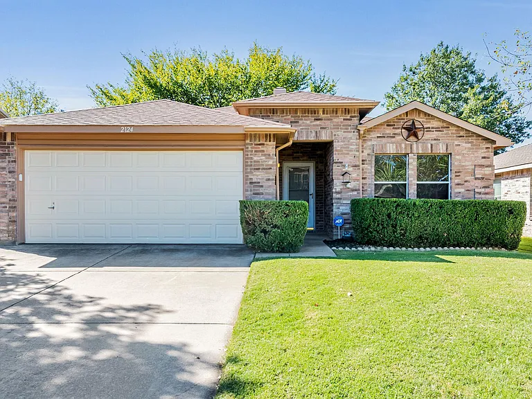 2124 Blanco Ln — Photo 1