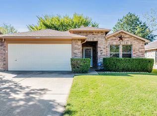 2124 Blanco Ln, Justin, TX 76247