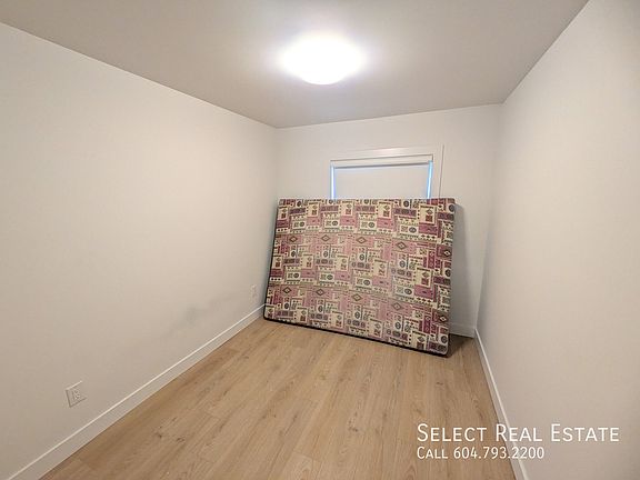 5th image of 720 Fraser Ave