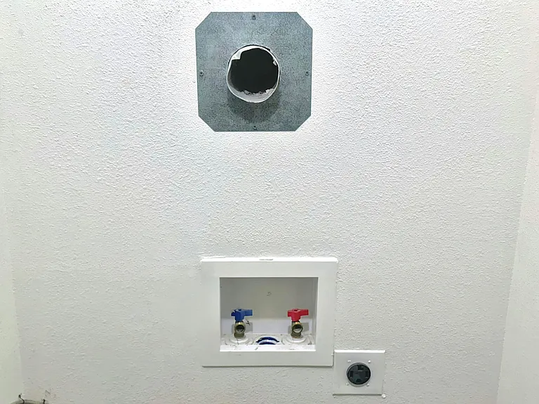 Washer/Dryer Hookups