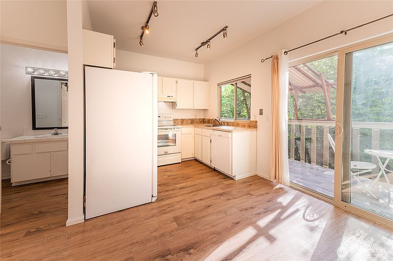 4th image of 4326 156th Street SW #1A