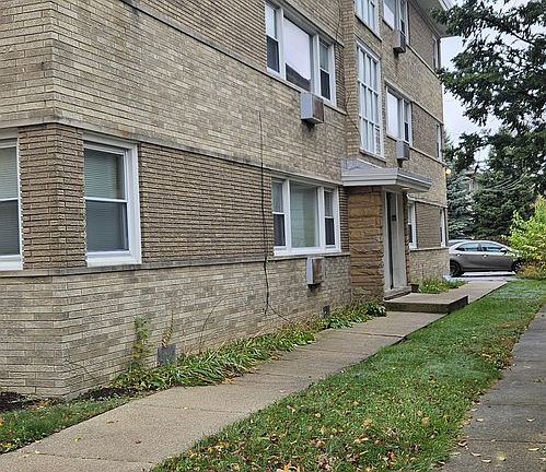 2nd image of 929 S Oak Park Ave APT 1NW