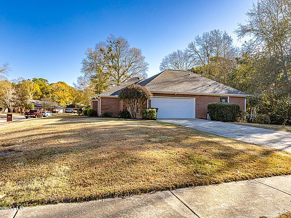 3rd image of 3500 Redwood Ln