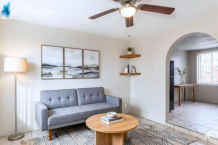 302 W Flores St #7 — Photo 2