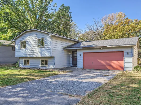 10460 Hummingbird St NW, Coon Rapids, MN 55433