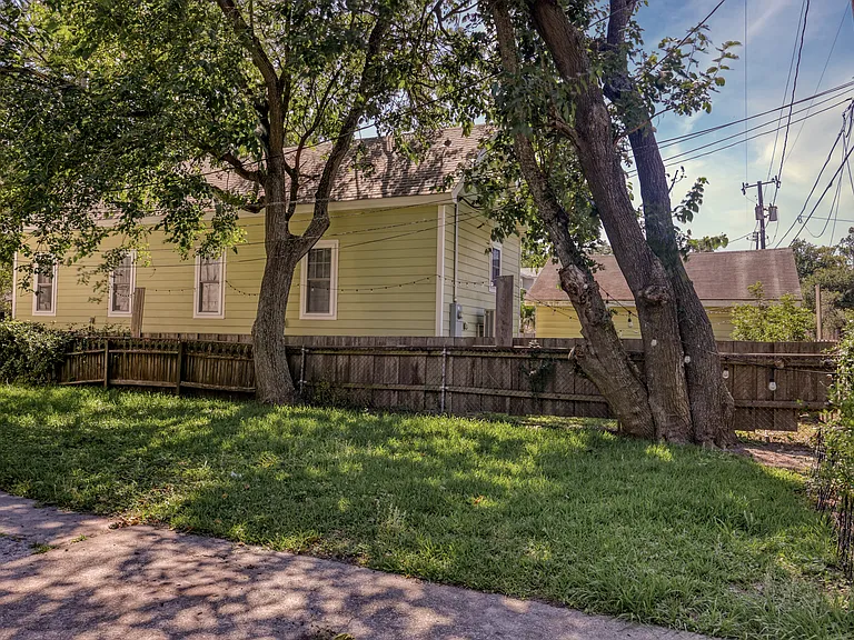 26-28 Columbus Dr — Photo 20