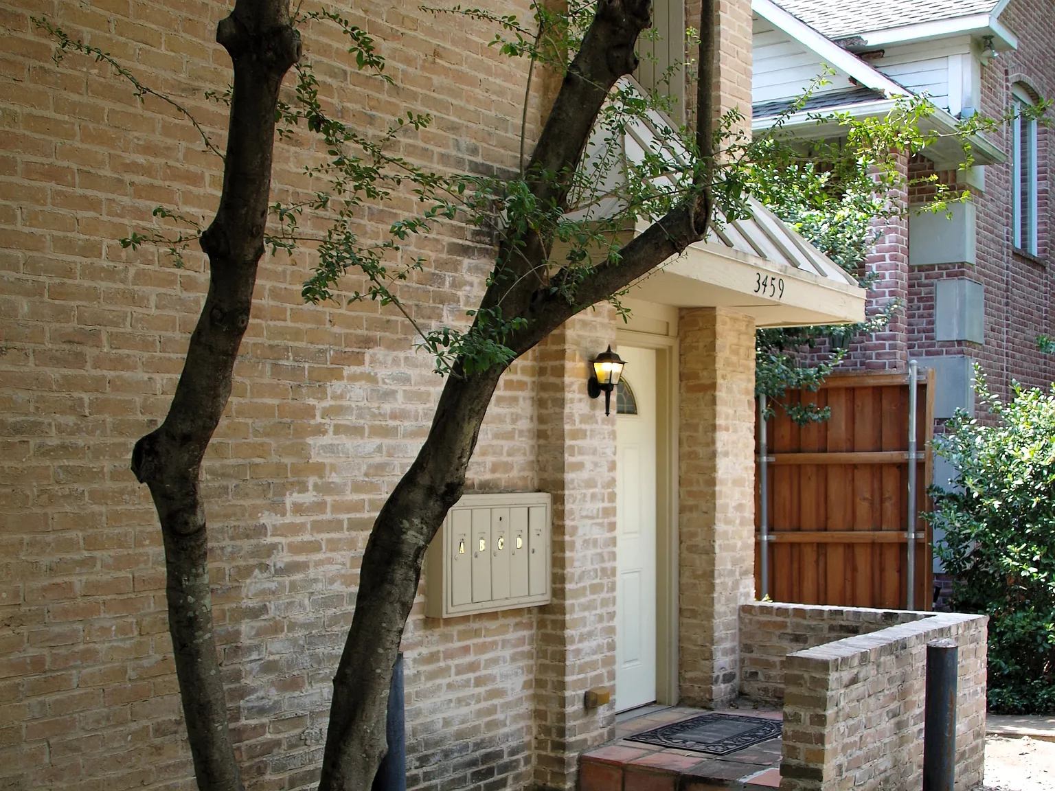 2 bed, 2.5 bath, 1350 sqft, $2,500 — Photo 3