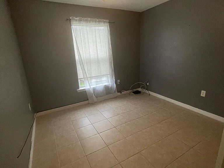 106 Nassau Pl — Photo 9
