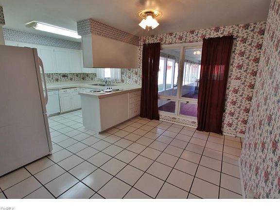 4th image of 3106 Lookout Dr