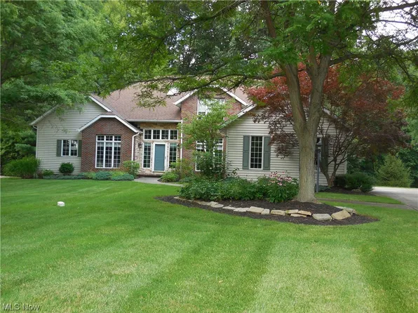 6808 Silkwood Ln, Solon, OH 44139