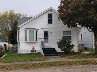 419 Adams St, Muscatine, IA 52761