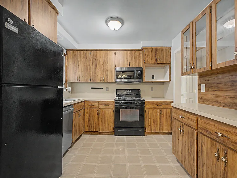 15587 Russell Ave — Photo 14