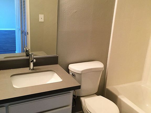 5th image of 5807 Laurel Canyon Blvd #8389582