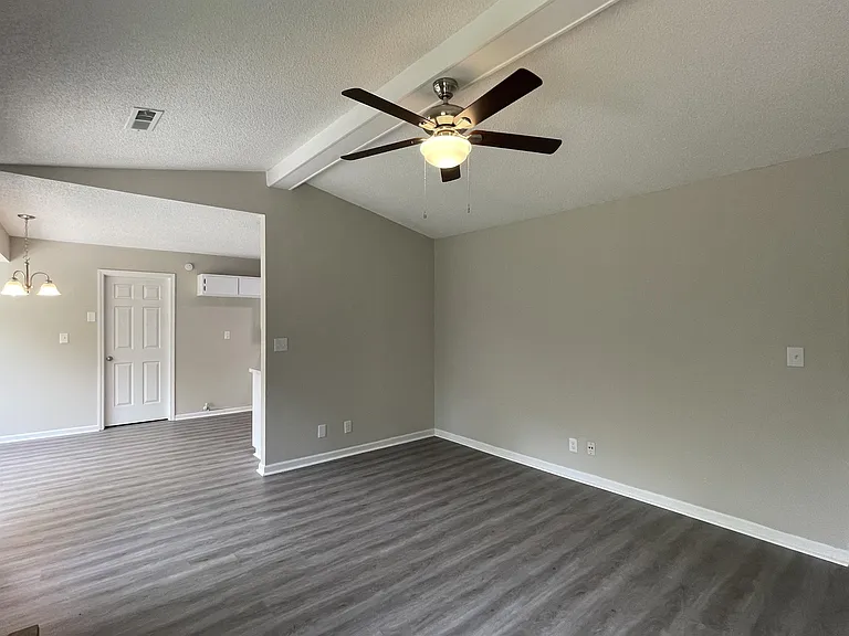 120 Springfield Ln — Photo 10