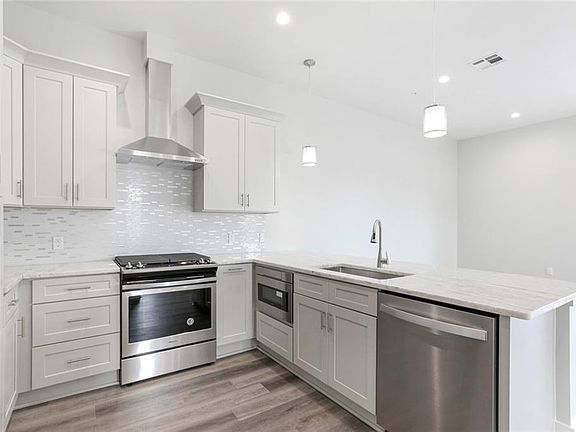 5th image of 1529 Polymnia St #302