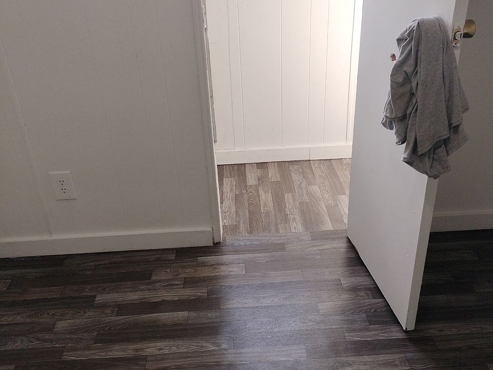 2nd image of 517 Stanley Cir