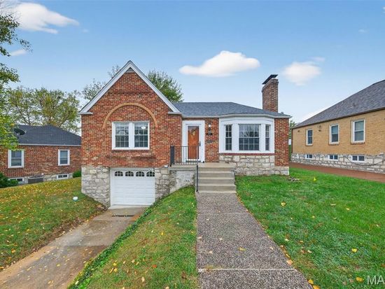 9127 Coral Dr, Saint Louis, MO 63123