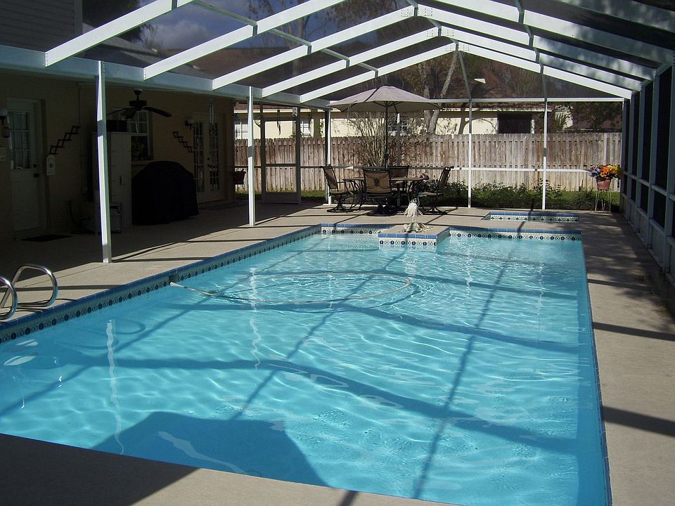 screened pool area