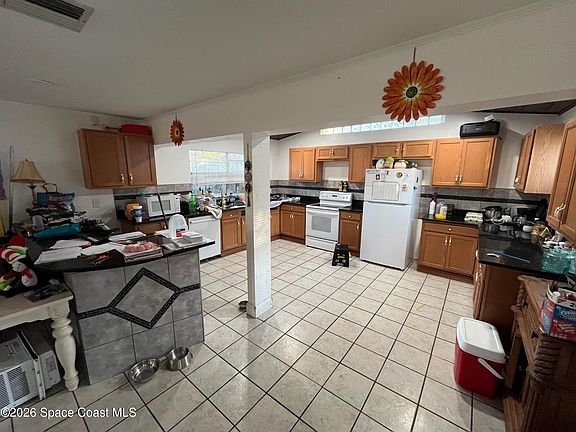 4th image of 603 Josephine St