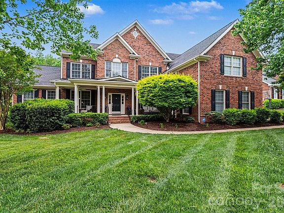5th image of 1022 Lake Forest Dr