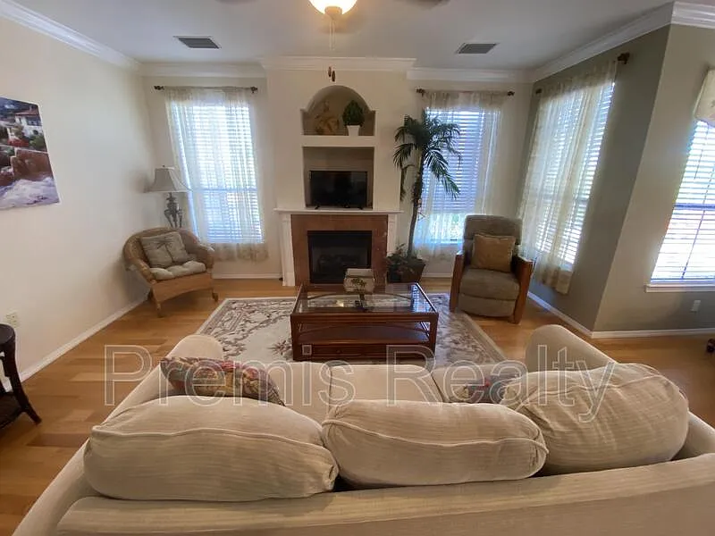 2 bed, 2.0 bath, 1368 sqft, $2,295 — Photo 3