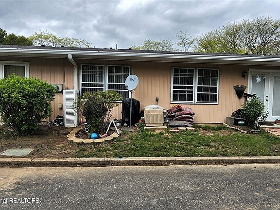 4th image of 217E Buckingham Court