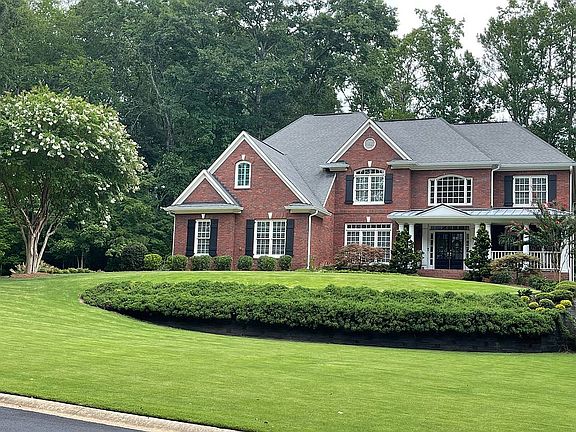2nd image of 210 Broadmoor Dr
