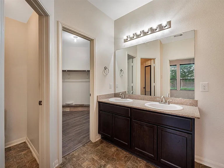 106 Crown Point Ct — Photo 13
