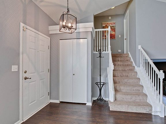 3rd image of 328 Fairfax Ln