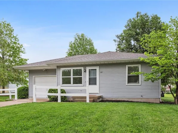 217 N 4th St, Drexel, MO 64742