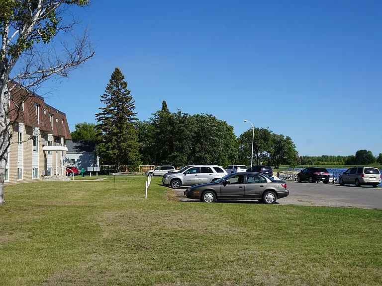411 River St NE — Photo 2