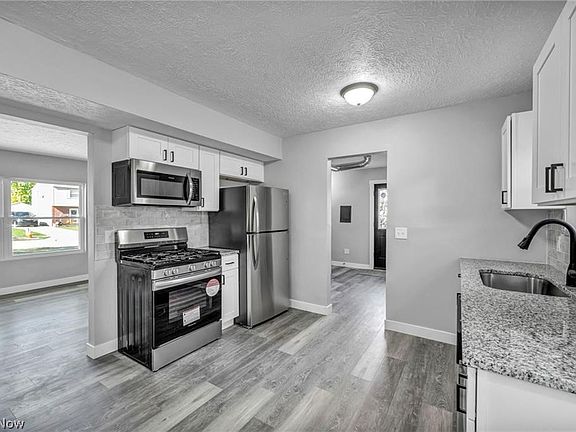3rd image of 1015 E 347th St
