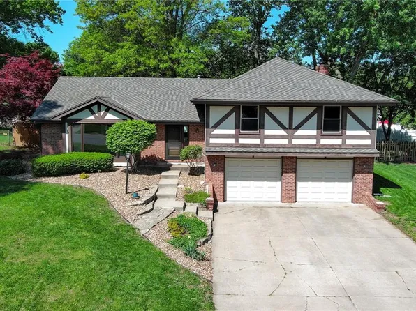 3122 Lakeview Cir, Leavenworth, KS 66048