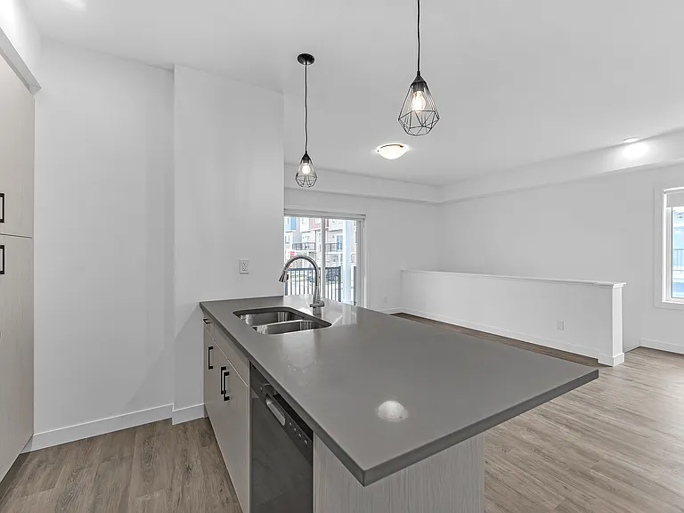 24 Rivercrest Dr — Photo 1