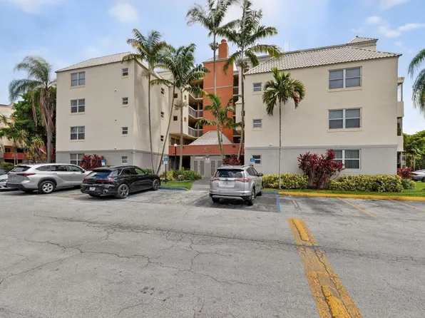 8353 Lake Dr APT 204, Doral, FL 33166