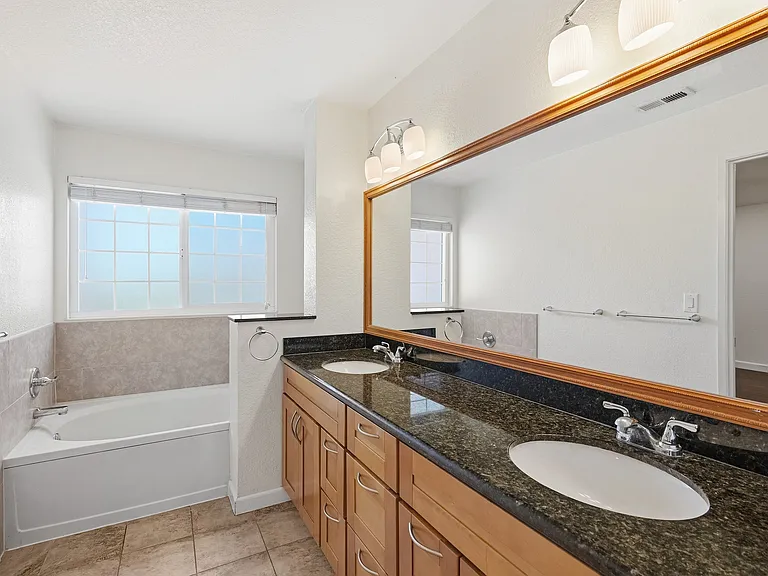 1286 Crestpoint Dr — Photo 27