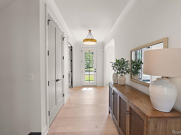2nd image of 3919 Woodland Ave