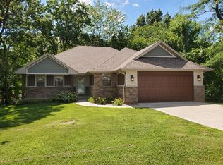 5705 S Cloverdale Ln, Battlefield, MO 65619