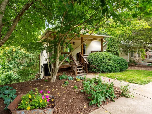 16 Jefferson Dr, Asheville, NC 28801