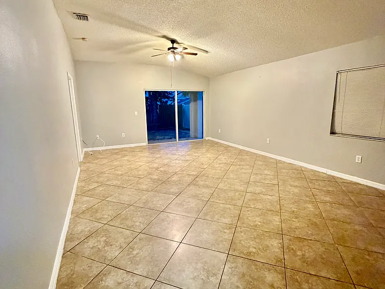 4316 Country Hills Blvd — Photo 2