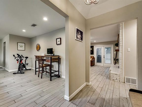 4th image of 1832 E Cedar Elm Dr