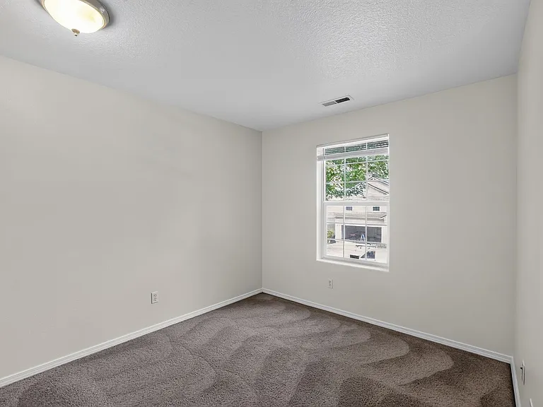 5146 NE Schoeler Cir — Photo 7
